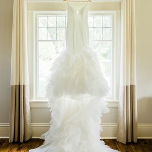 Street Size 2. Beautiful Mermaid Wedding Dress w/ STUNNING TRAIN